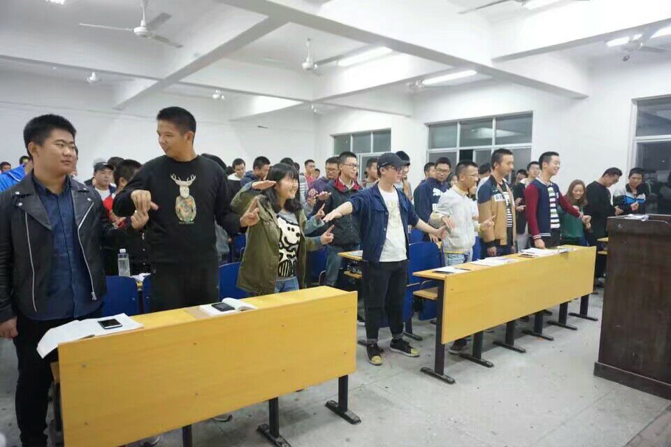 我愿陪你走过荒芜岁月,共迎碧水天清 我愿陪你走过荒芜岁月,共迎碧水天清