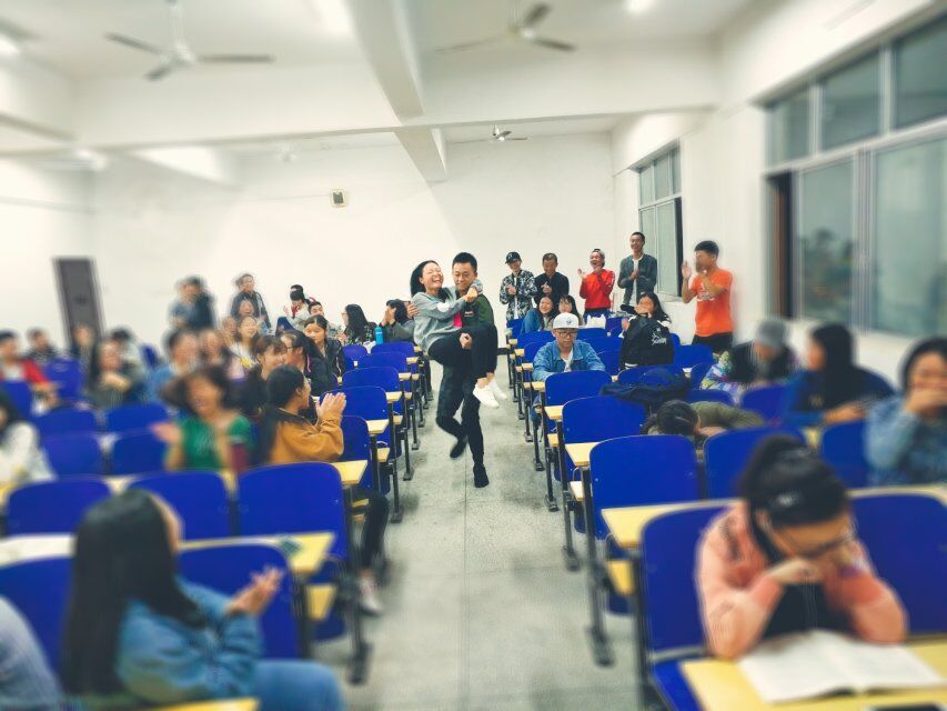 我愿陪你走过荒芜岁月,共迎碧水天清 我愿陪你走过荒芜岁月,共迎碧水天清