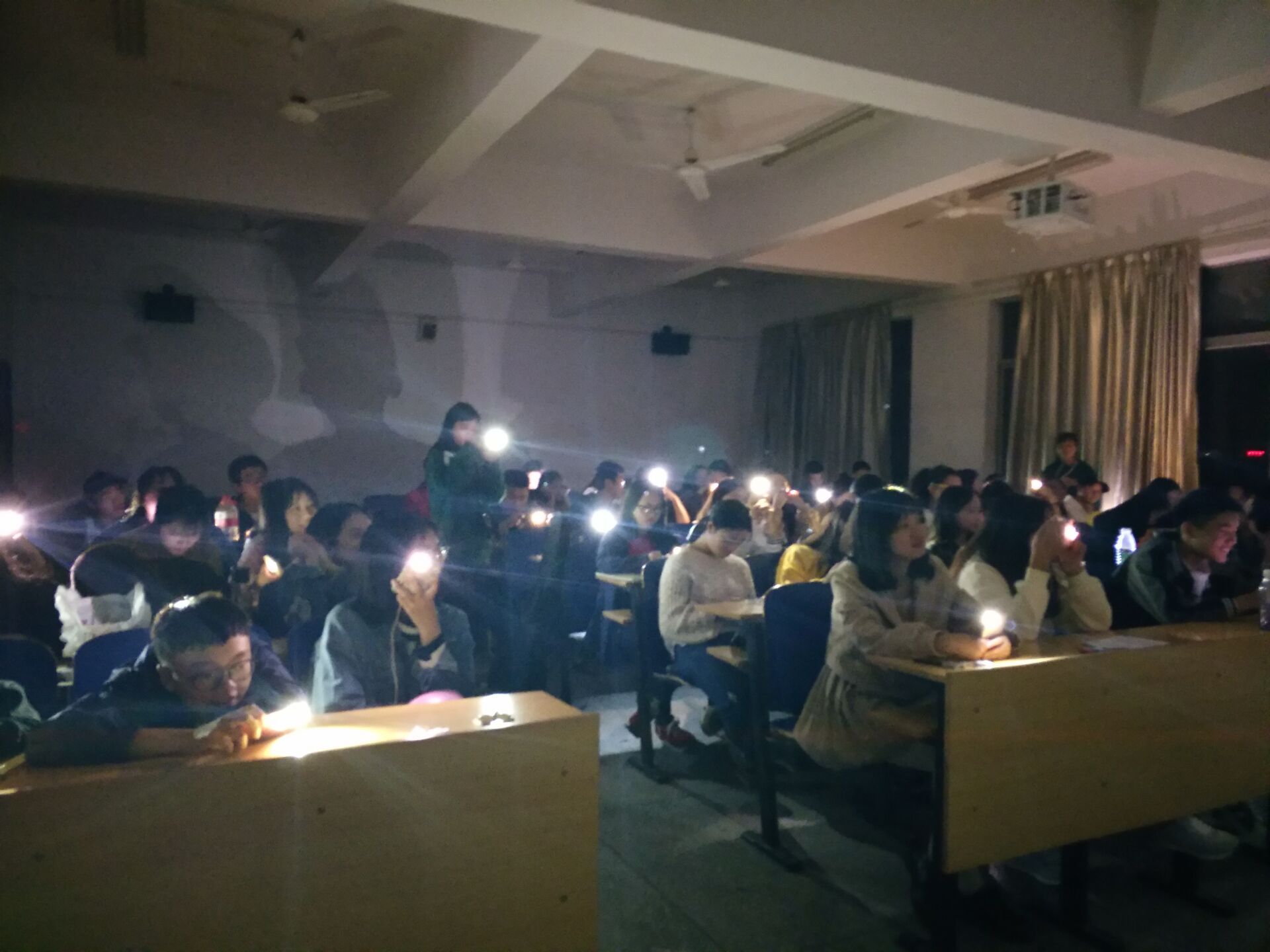 我愿陪你走过荒芜岁月,共迎碧水天清 我愿陪你走过荒芜岁月,共迎碧水天清