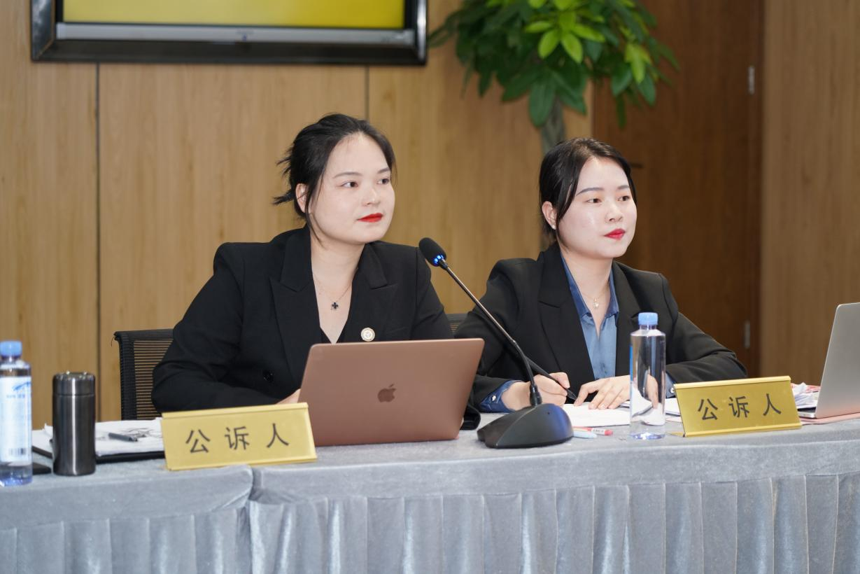 模拟法庭比赛照片