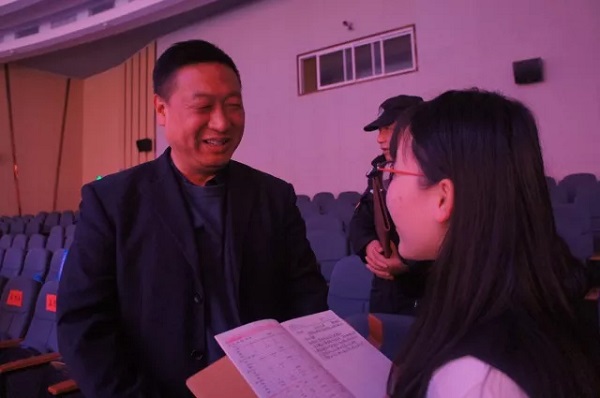 成就一个舞台,从来不是一个人的事 成就一个舞台,从来不是一个人的事