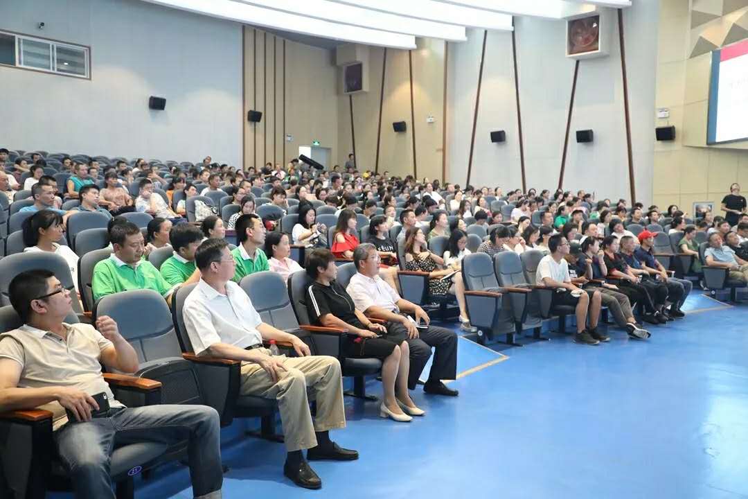 教师暑假培训学习汇报顺利举行 教师暑假培训学习汇报顺利举行