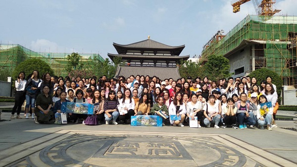 我院旅游管理专业师生赴长沙新华联铜官窑古镇实地调研 我院旅游管理专业师生赴长沙新华联铜官窑古镇实地调研