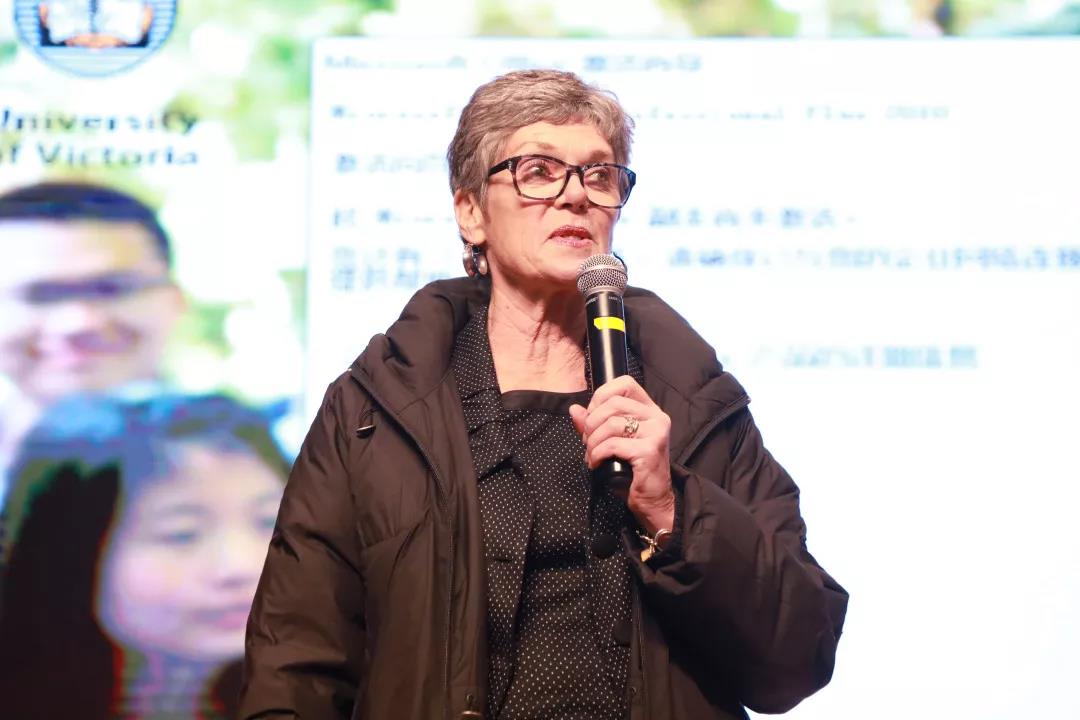 加拿大维多利亚大学教授走进中南林涉外,零距离与师生对话 加拿大维多利亚大学教授走进中南林涉外,零距离与师生对话