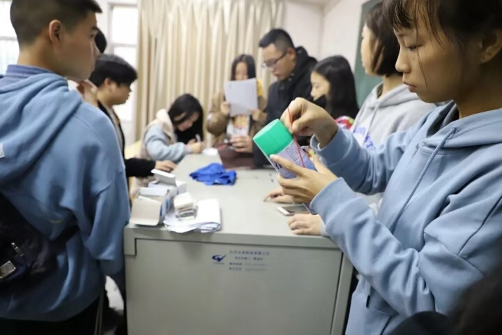 美化校园|我院团委学生会组织“清除小广告,文明我先行”活动顺利展开 美化校园|我院团委学生会组织“清除小广告,文明我先行”活动顺利展开