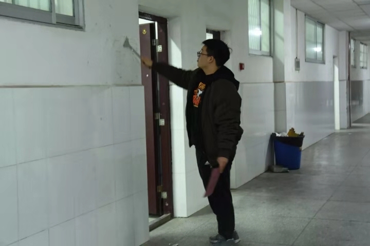 美化校园|我院团委学生会组织“清除小广告,文明我先行”活动顺利展开 美化校园|我院团委学生会组织“清除小广告,文明我先行”活动顺利展开