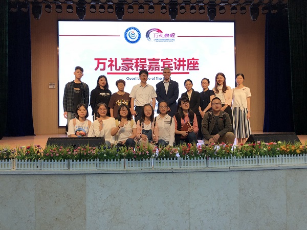 国际酒店人成长之我见∣厦门喜来登总经理Douglas应邀来我院讲座 国际酒店人成长之我见∣厦门喜来登总经理Douglas应邀来我院讲座