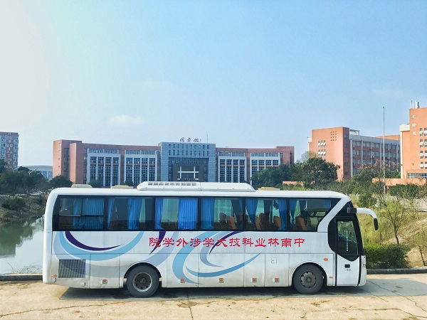 【校园观察】原来,你是这样的“校车” 【校园观察】原来,你是这样的“校车”