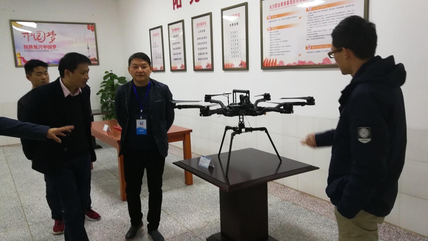 我院师生赴湖南胜翔航空科技有限公司公司参观学习 我院师生赴湖南胜翔航空科技有限公司公司参观学习