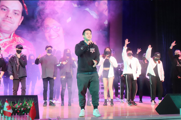 幕后采访‖携手共造梦，幕后亦英雄