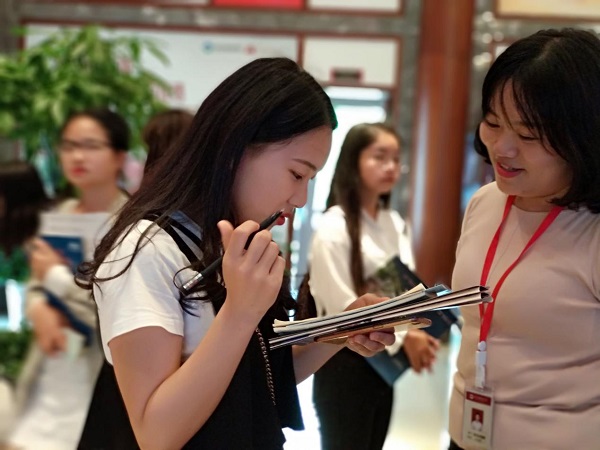 我院旅游管理专业师生赴长沙新华联铜官窑古镇实地调研