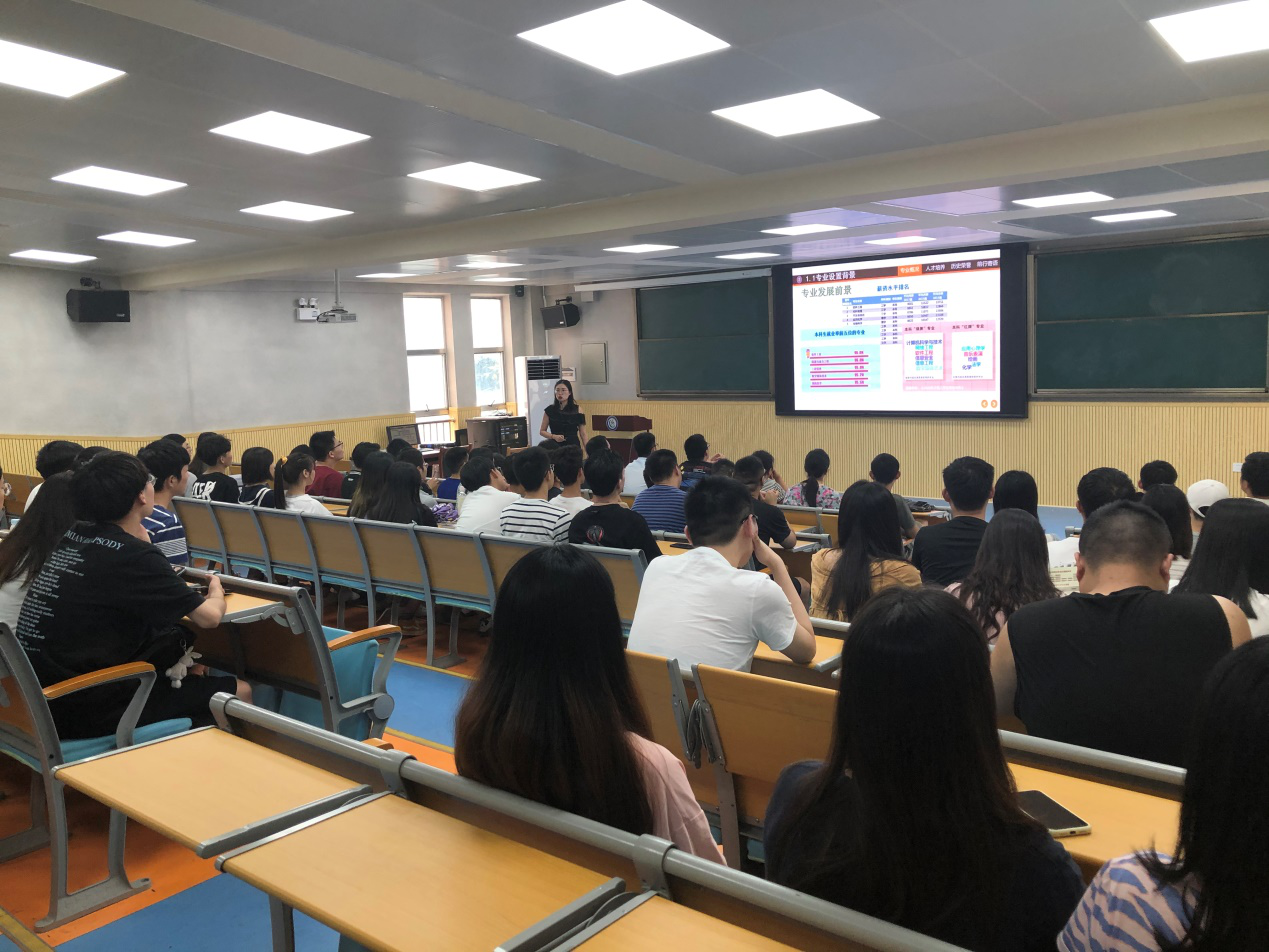 软件工程专业“专升本”新生专业介绍会顺利召开